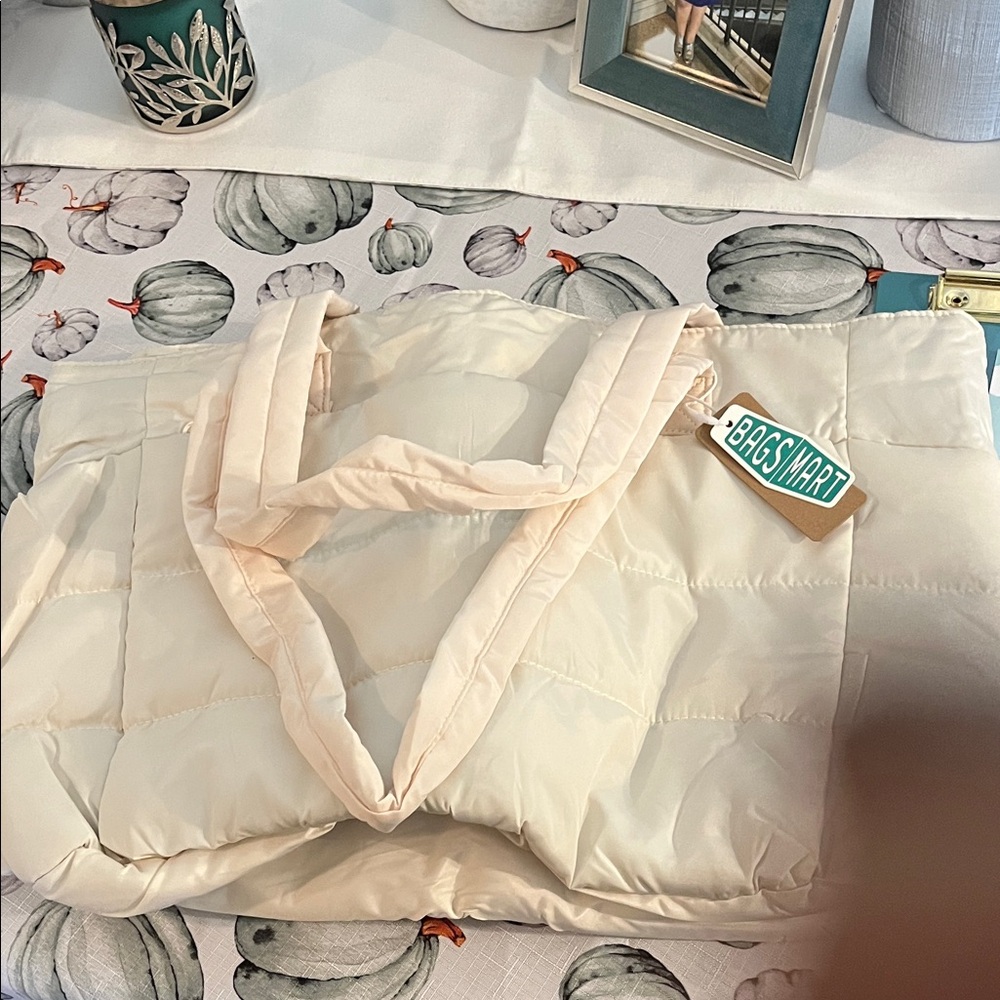 Bagsmart Cream Quilted Tote Bag